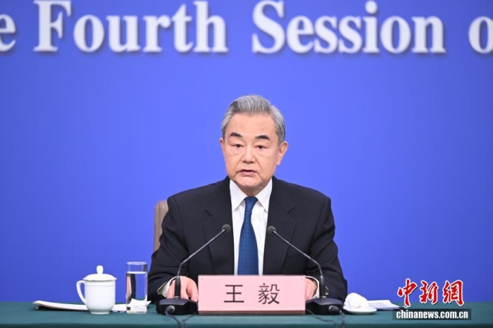 3月8日上午10时,十四届全国人大四次会议在梅地亚中心新闻发布厅举行记者会,邀请中共中央政治局委员、外交部长王毅就“中国外交政策和对外关系”相关问题回答中外记者提问。中新社记者 田雨昊 摄 3月8日上昼10时,104届齐邦人年夜4次聚会正在梅天亚核心信息揭晓厅举办记者会,聘请中同中心政事局委员、中接部少王毅便“华夏中接计谋战对于中干系”相干题目归问中中记者发问。中新社记者 田雨昊 摄