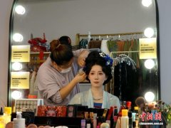 专访西安 “不倒翁小姐姐”：告别舞台 重新出发